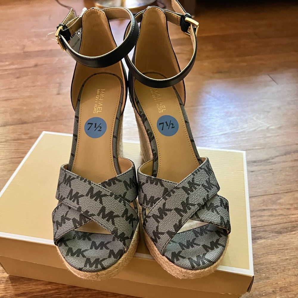 Michael Kors wage sandals